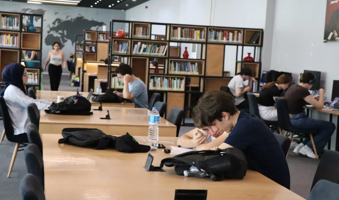 İzmit’te sınav öncesi gençlerin adresi kütüphaneler